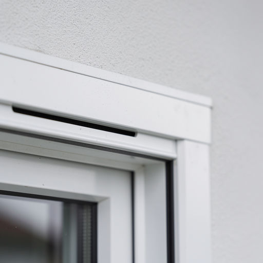 close-up van ventilatierooster in kunststof raamkozijn, Bruchterveen